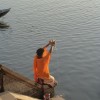 013 Sadhu am Morgengebet am Ganges Varanasi.JPG
